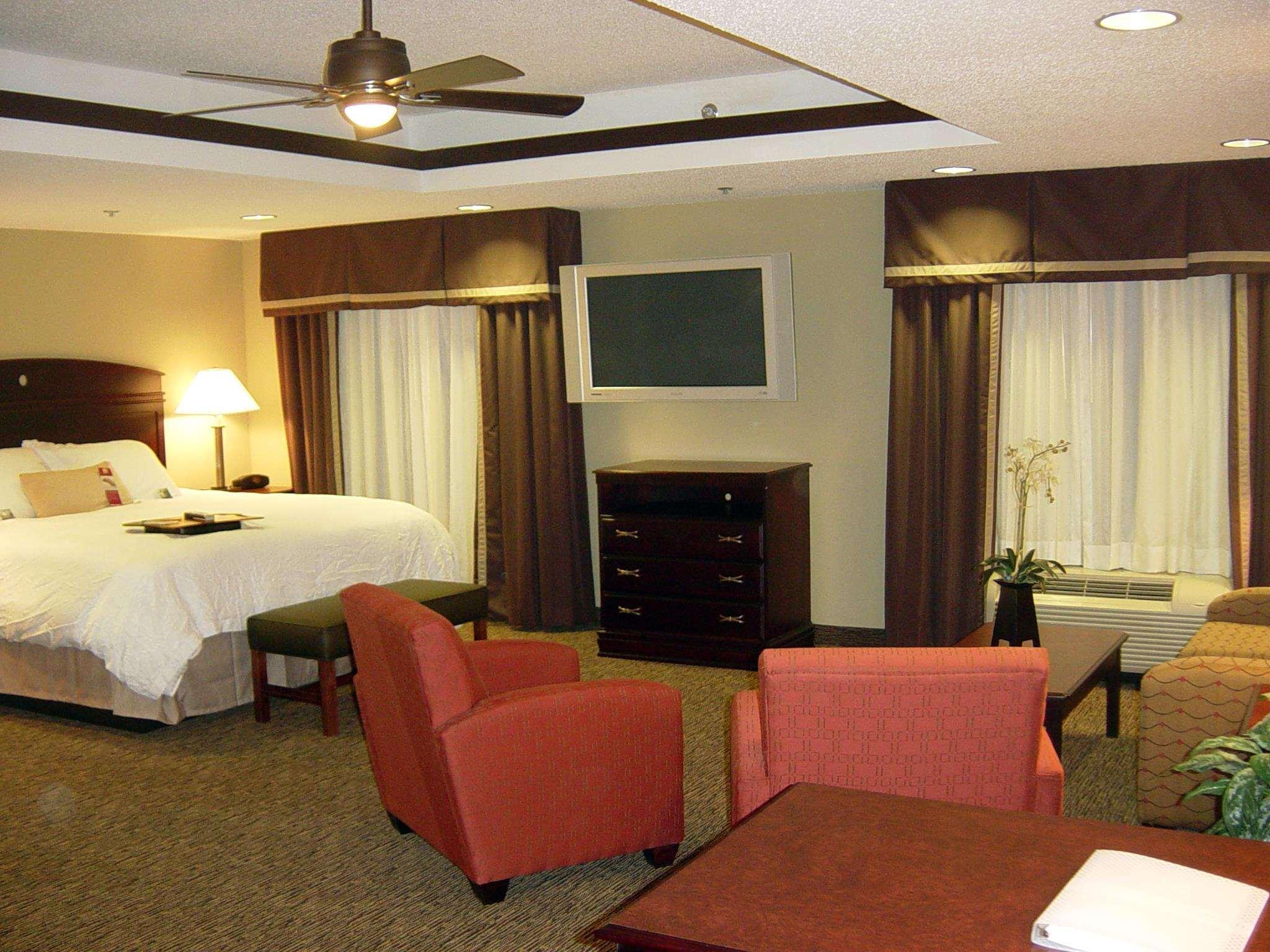 Hampton Inn & Suites Burlington Room photo