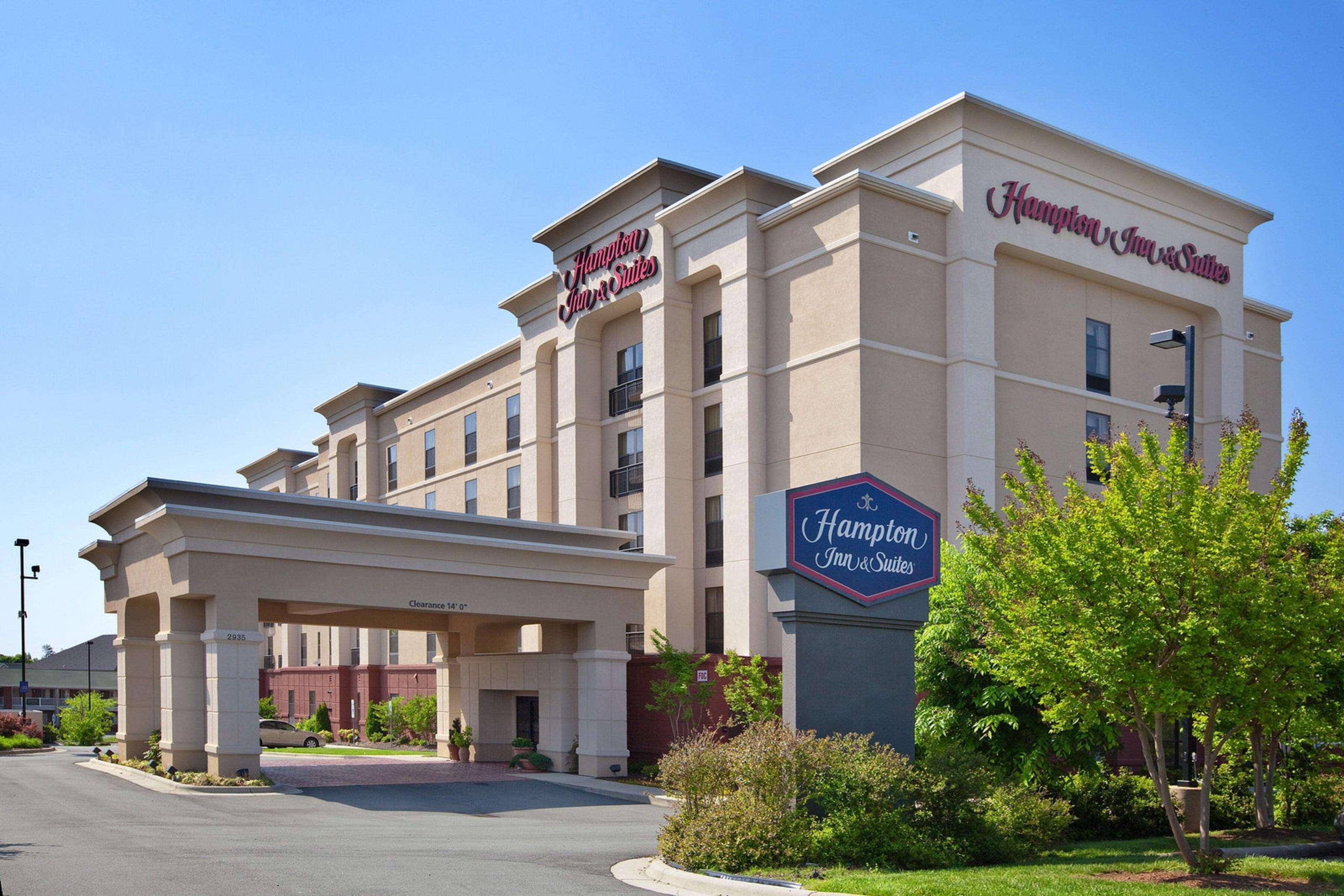 Hampton Inn & Suites Burlington Exterior photo