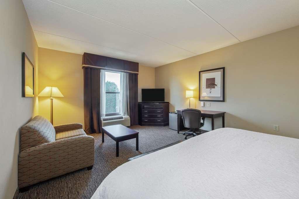 Hampton Inn & Suites Burlington Room photo