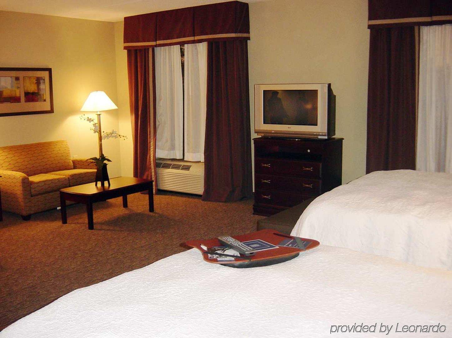 Hampton Inn & Suites Burlington Room photo