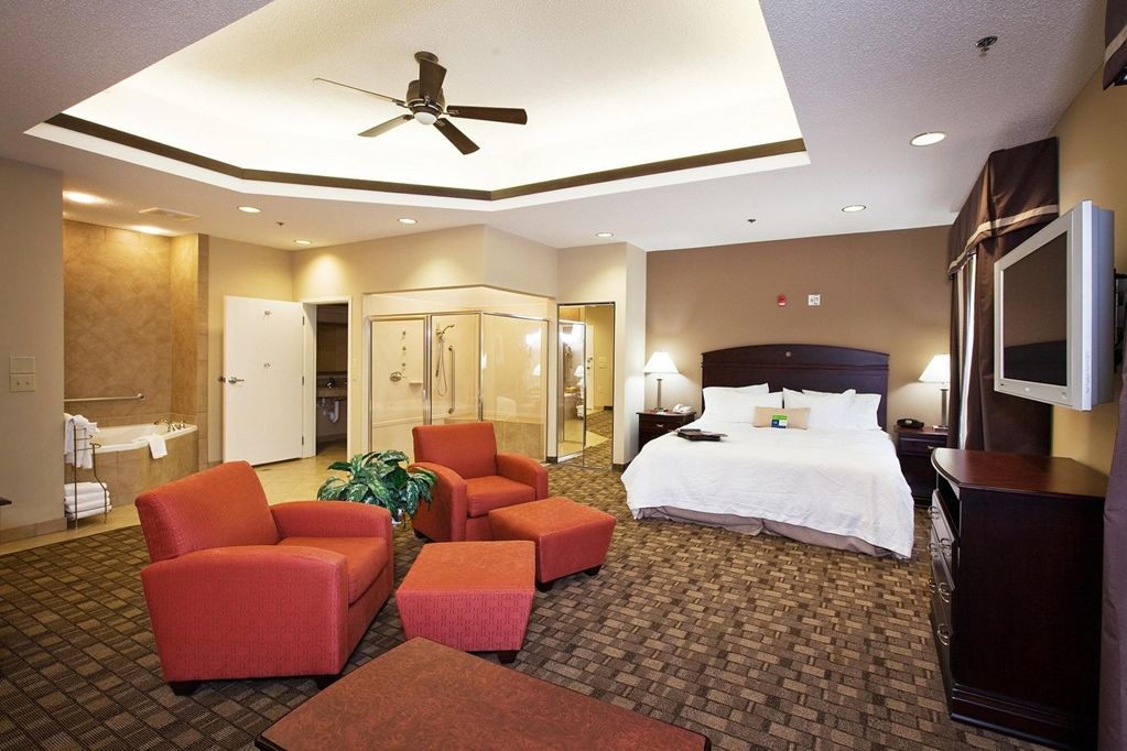 Hampton Inn & Suites Burlington Room photo