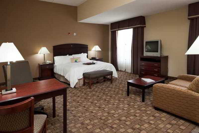 Hampton Inn & Suites Burlington Room photo