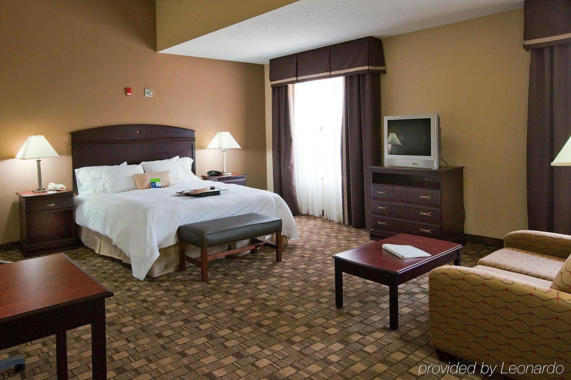 Hampton Inn & Suites Burlington Room photo